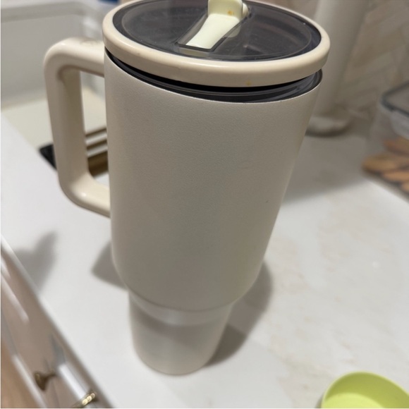 HydroJug Tumbler with Handle 40 oz - Picture 2 of 3